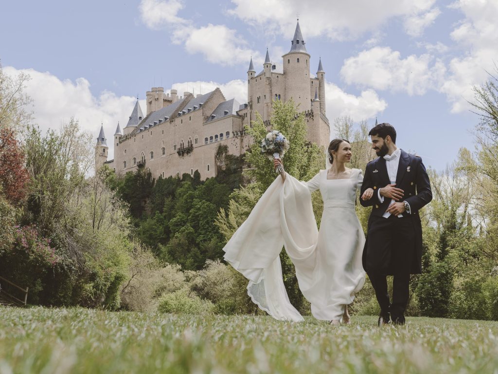 Boda Iglesia de Nuestra Señora del Carmen (Carmelitas Descalzos) + FINCA LOS JAZMINES by Cándido y Alcazar de SEGOVIA