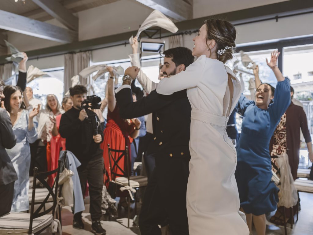 Boda Iglesia de Nuestra Señora del Carmen (Carmelitas Descalzos) + FINCA LOS JAZMINES by Cándido y Alcazar de SEGOVIA